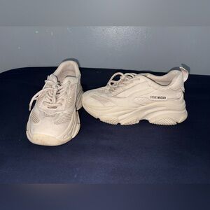 Woman Steve Madden shoes